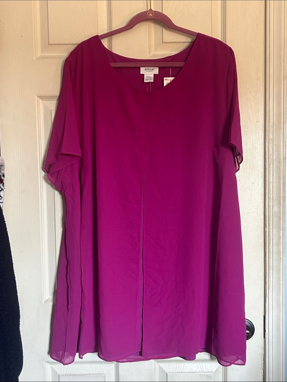 NWT Avenue studio tunic Liv overlay magenta size 22/24
